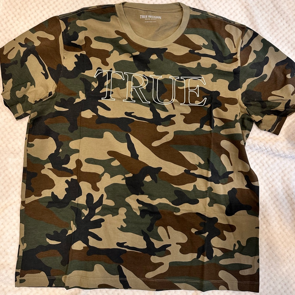 Men’s True Religion tee